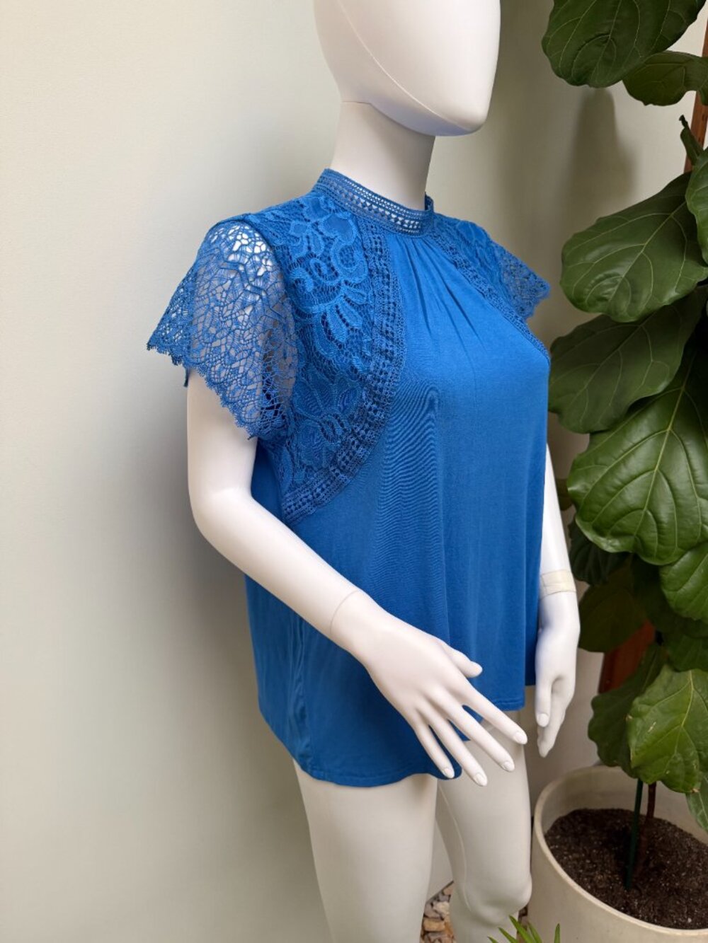 NWOT Beautiful Blue Cap Lace Sleeve Mock-Neck Blouse Top - M